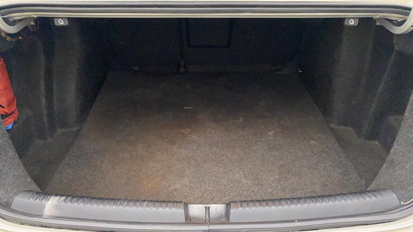 2011 Volkswagen Jetta HIGHLINE TDI AT, Diesel, Automatic, 1,08,365 km, Boot Inside