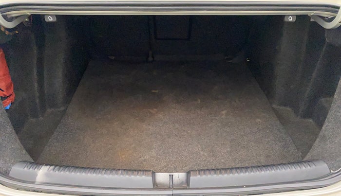 2011 Volkswagen Jetta HIGHLINE TDI AT, Diesel, Automatic, 1,08,365 km, Boot Inside