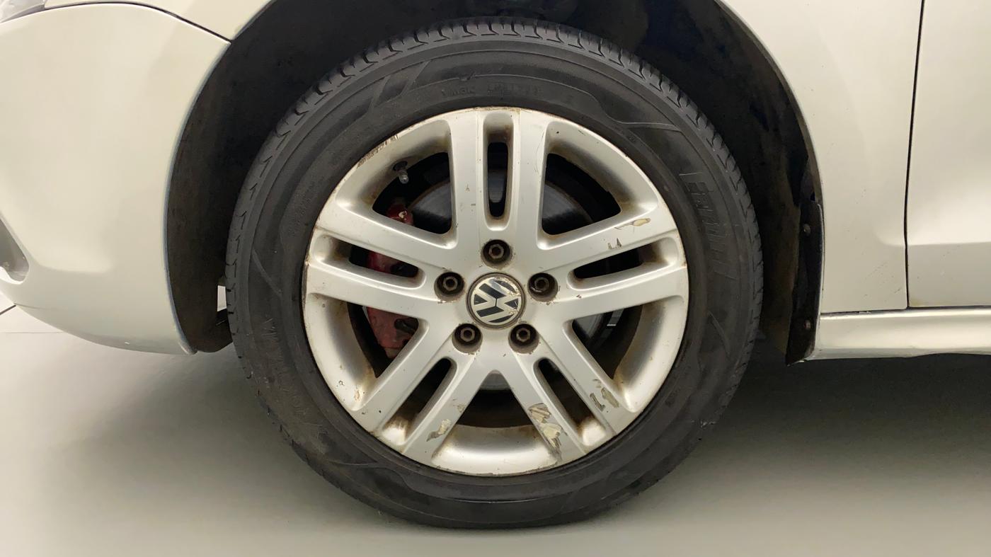 2011 Volkswagen Jetta HIGHLINE TDI AT, Diesel, Automatic, 1,08,365 km, Left Front Wheel