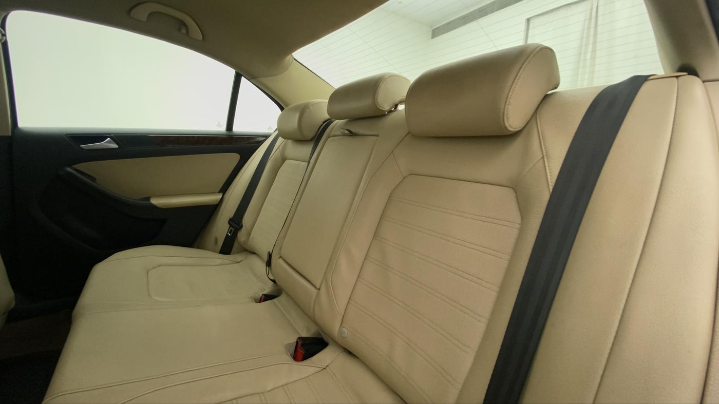 2011 Volkswagen Jetta HIGHLINE TDI AT, Diesel, Automatic, 1,08,365 km, Right Side Rear Door Cabin