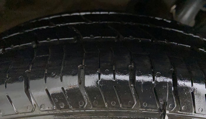 2018 Maruti Dzire VDI, Diesel, Manual, 55,465 km, Right Rear Tyre Tread