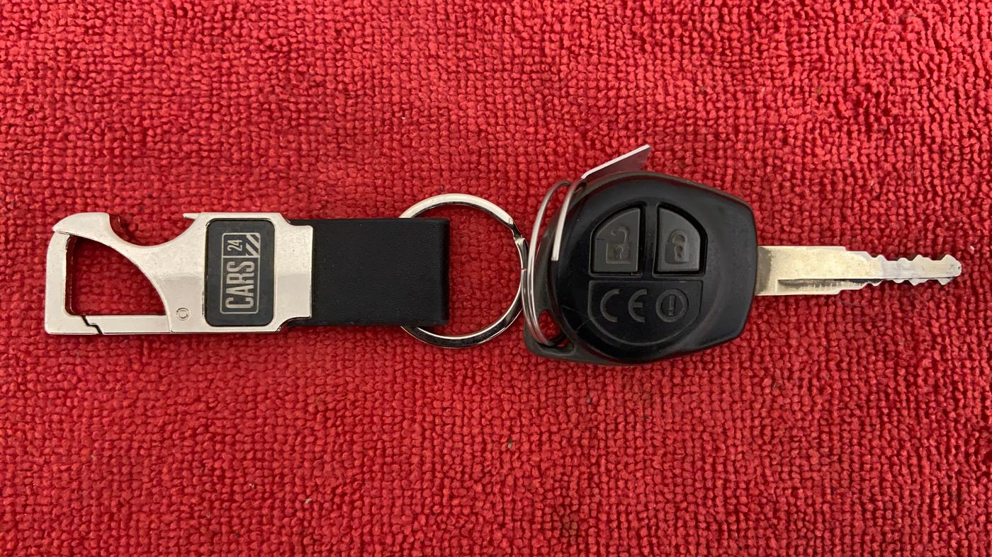 2018 Maruti Dzire VDI, Diesel, Manual, 55,465 km, Key Close Up