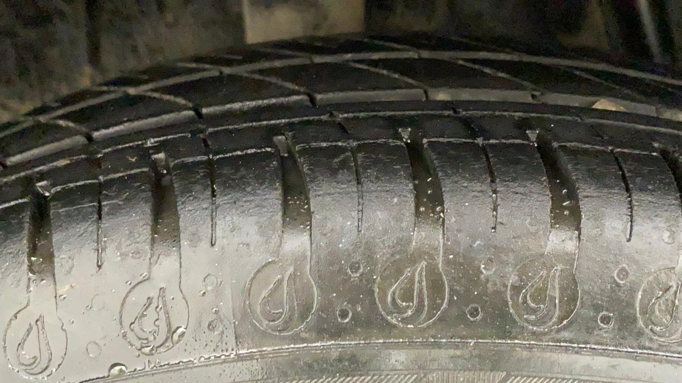 2021 Renault Kwid CLIMBER 1.0 AMT (O), Petrol, Automatic, 27,996 km, Right Rear Tyre Tread