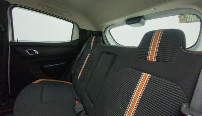 2021 Renault Kwid CLIMBER 1.0 AMT (O), Petrol, Automatic, 27,996 km, Right Side Rear Door Cabin