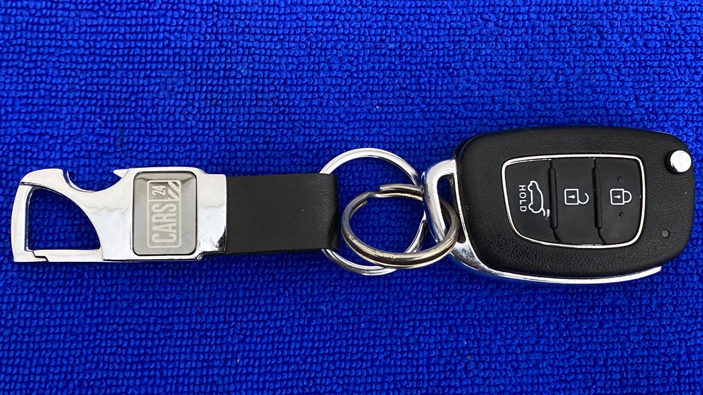 2020 Hyundai VENUE S MT 1.2 KAPPA, Petrol, Manual, 14,081 km, Key Close Up