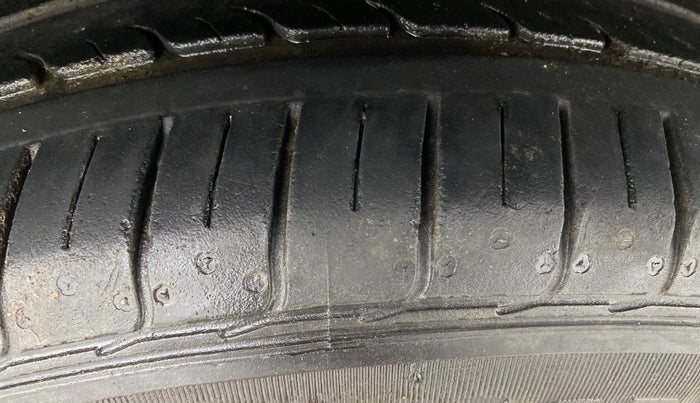 2017 Volkswagen Ameo COMFORTLINE 1.2L, Petrol, Manual, 57,495 km, Right Rear Tyre Tread