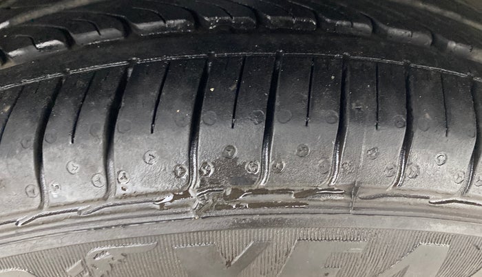 2017 Volkswagen Ameo COMFORTLINE 1.2L, Petrol, Manual, 57,495 km, Right Front Tyre Tread