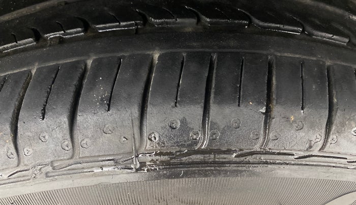 2017 Volkswagen Ameo COMFORTLINE 1.2L, Petrol, Manual, 57,495 km, Left Rear Tyre Tread