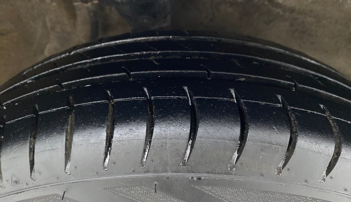 2015 Maruti Alto 800 LXI, Petrol, Manual, 79,473 km, Right Front Tyre Tread