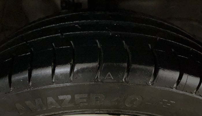 2016 Maruti Wagon R 1.0 VXI AMT, Petrol, Automatic, 75,807 km, Right Front Tyre Tread