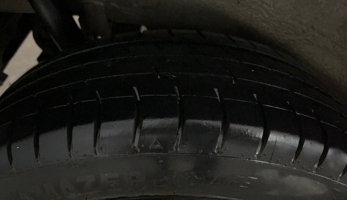 2016 Maruti Wagon R 1.0 VXI AMT, Petrol, Automatic, 75,807 km, Right Rear Tyre Tread