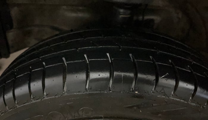 2016 Maruti Wagon R 1.0 VXI AMT, Petrol, Automatic, 75,807 km, Left Front Tyre Tread