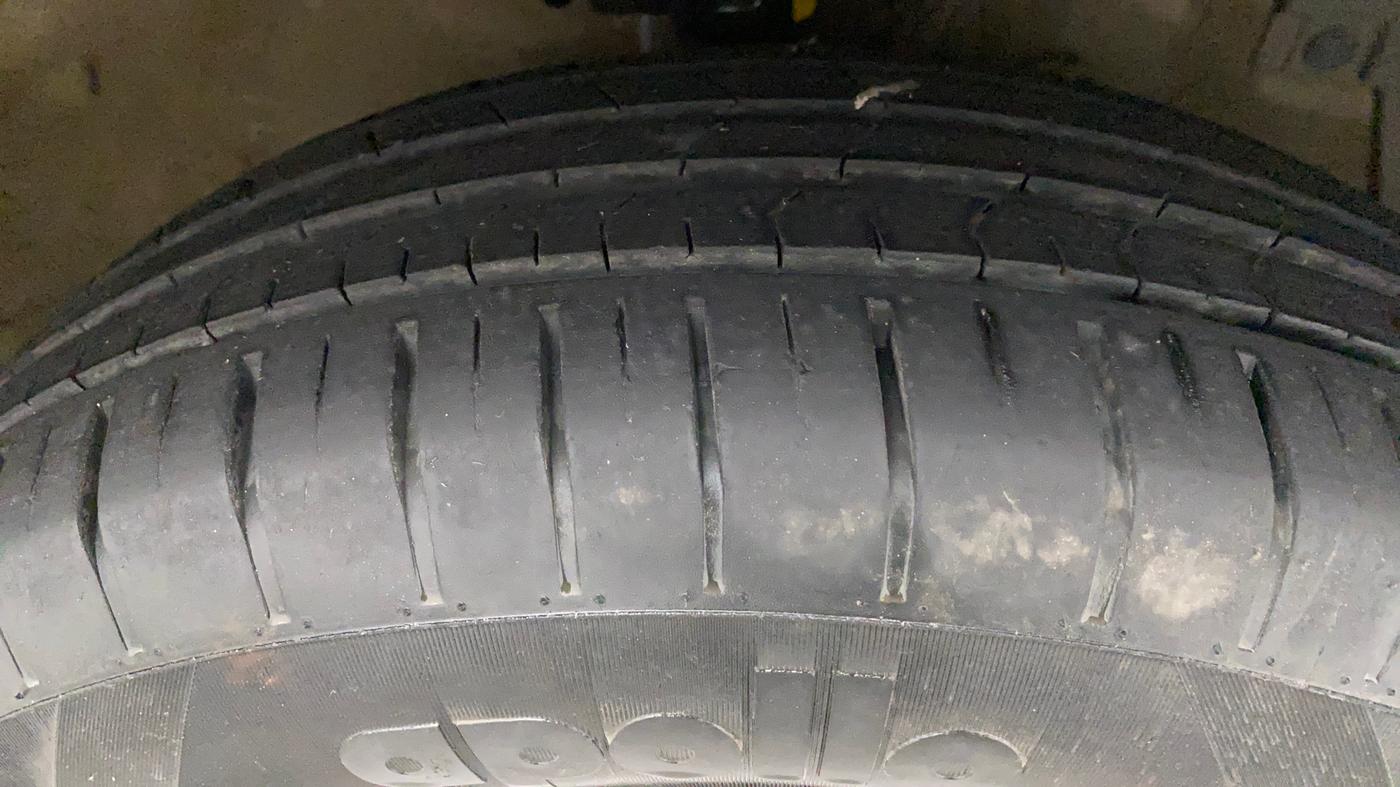 2017 Maruti Ertiga VXI ABS, Petrol, Manual, 76,725 km, Right Front Tyre Tread