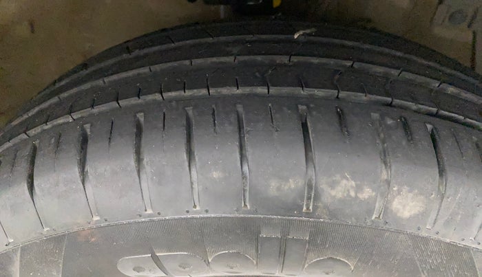 2017 Maruti Ertiga VXI ABS, Petrol, Manual, 76,725 km, Right Front Tyre Tread