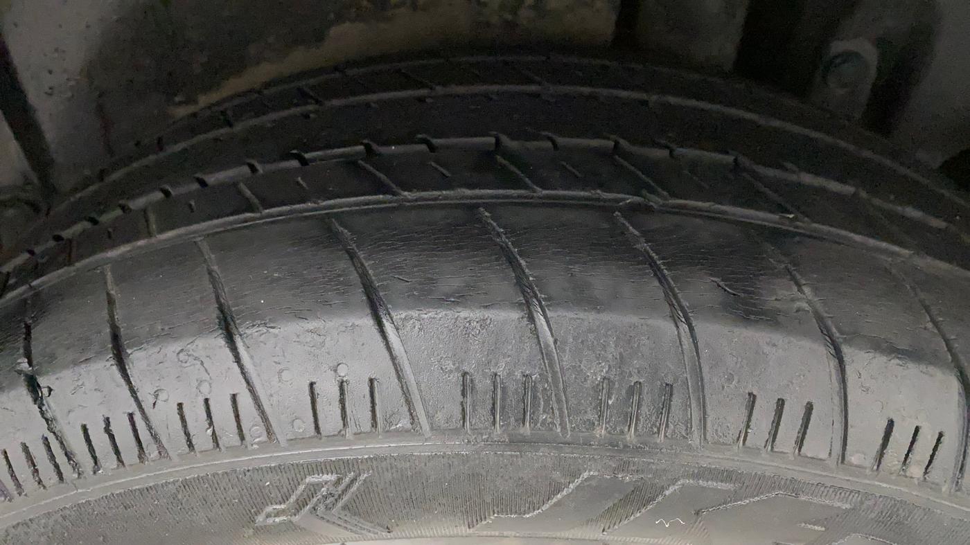 2017 Maruti Ertiga VXI ABS, Petrol, Manual, 76,725 km, Left Rear Tyre Tread