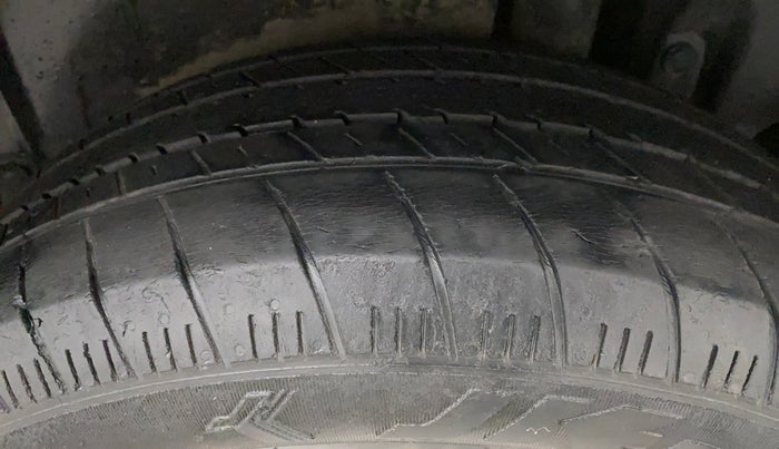 2017 Maruti Ertiga VXI ABS, Petrol, Manual, 76,725 km, Left Rear Tyre Tread