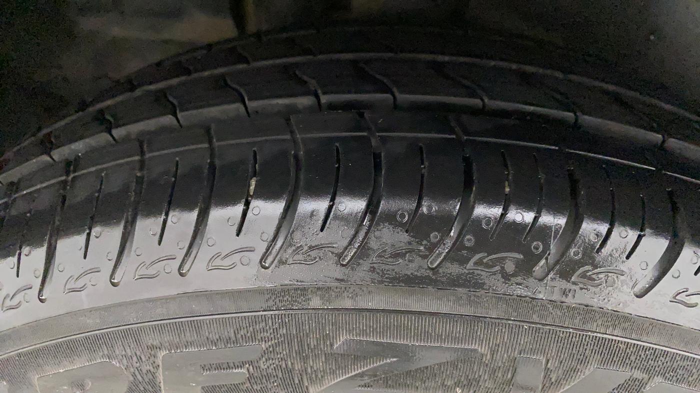 2017 Maruti Ertiga VXI ABS, Petrol, Manual, 76,725 km, Right Rear Tyre Tread