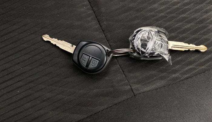 2016 Maruti Swift VXI, Petrol, Manual, 62,915 km, Key Close Up