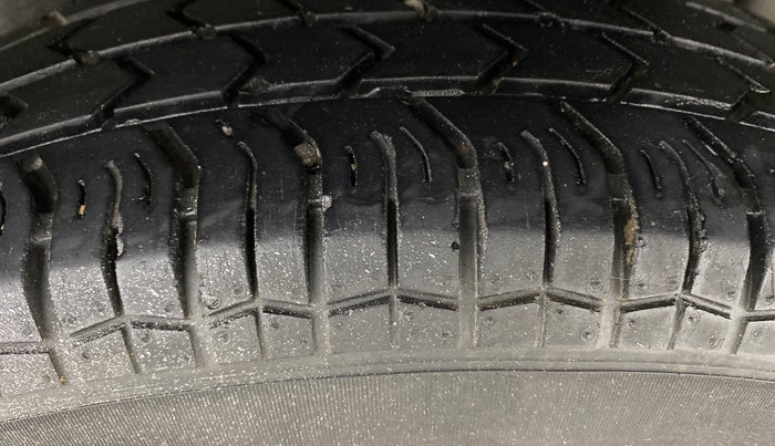 2016 Maruti Swift VXI, Petrol, Manual, 62,915 km, Left Rear Tyre Tread