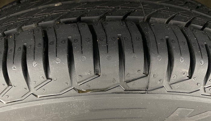 2016 Maruti Swift VXI, Petrol, Manual, 62,915 km, Left Front Tyre Tread