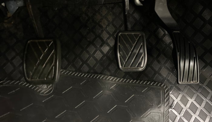 2016 Maruti Swift VXI, Petrol, Manual, 62,915 km, Pedals