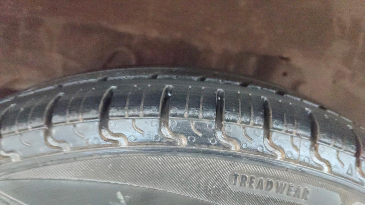 2015 Hyundai Eon SPORTZ, Petrol, Manual, 52,029 km, Right Rear Tyre Tread