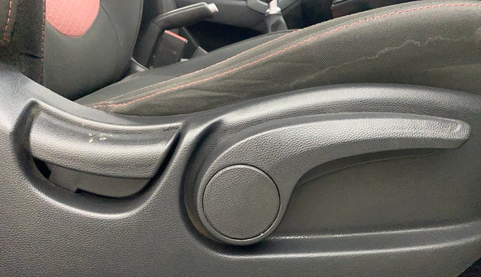 2016 Hyundai Creta SX PLUS  ANNIVERSARY EDITION 1.6 PETROL, Petrol, Manual, 41,701 km, Driver Side Adjustment Panel