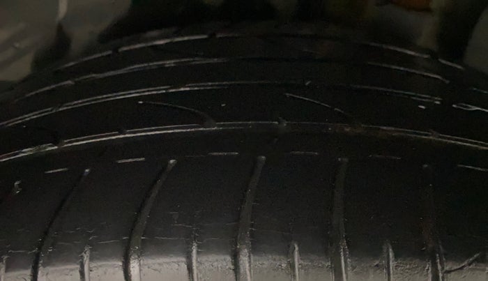 2016 Hyundai Creta SX PLUS  ANNIVERSARY EDITION 1.6 PETROL, Petrol, Manual, 41,701 km, Left Rear Tyre Tread