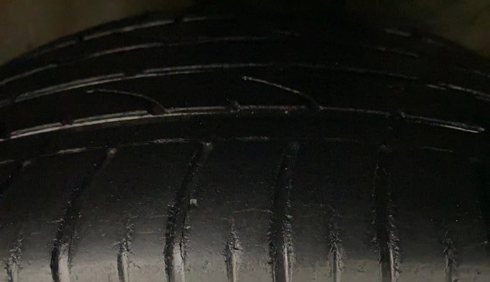 2016 Hyundai Creta SX PLUS  ANNIVERSARY EDITION 1.6 PETROL, Petrol, Manual, 41,701 km, Right Front Tyre Tread