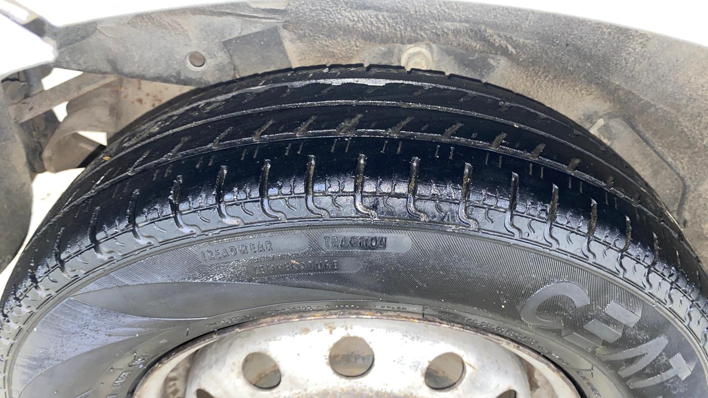 2016 Hyundai i10 D LITE 1.1, CNG, Manual, 86,331 km, Right Rear Tyre Tread