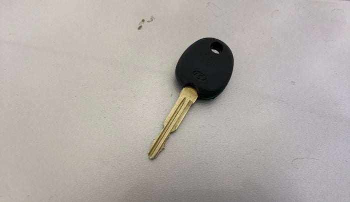 2016 Hyundai i10 D LITE 1.1, CNG, Manual, 85,948 km, Key Close Up