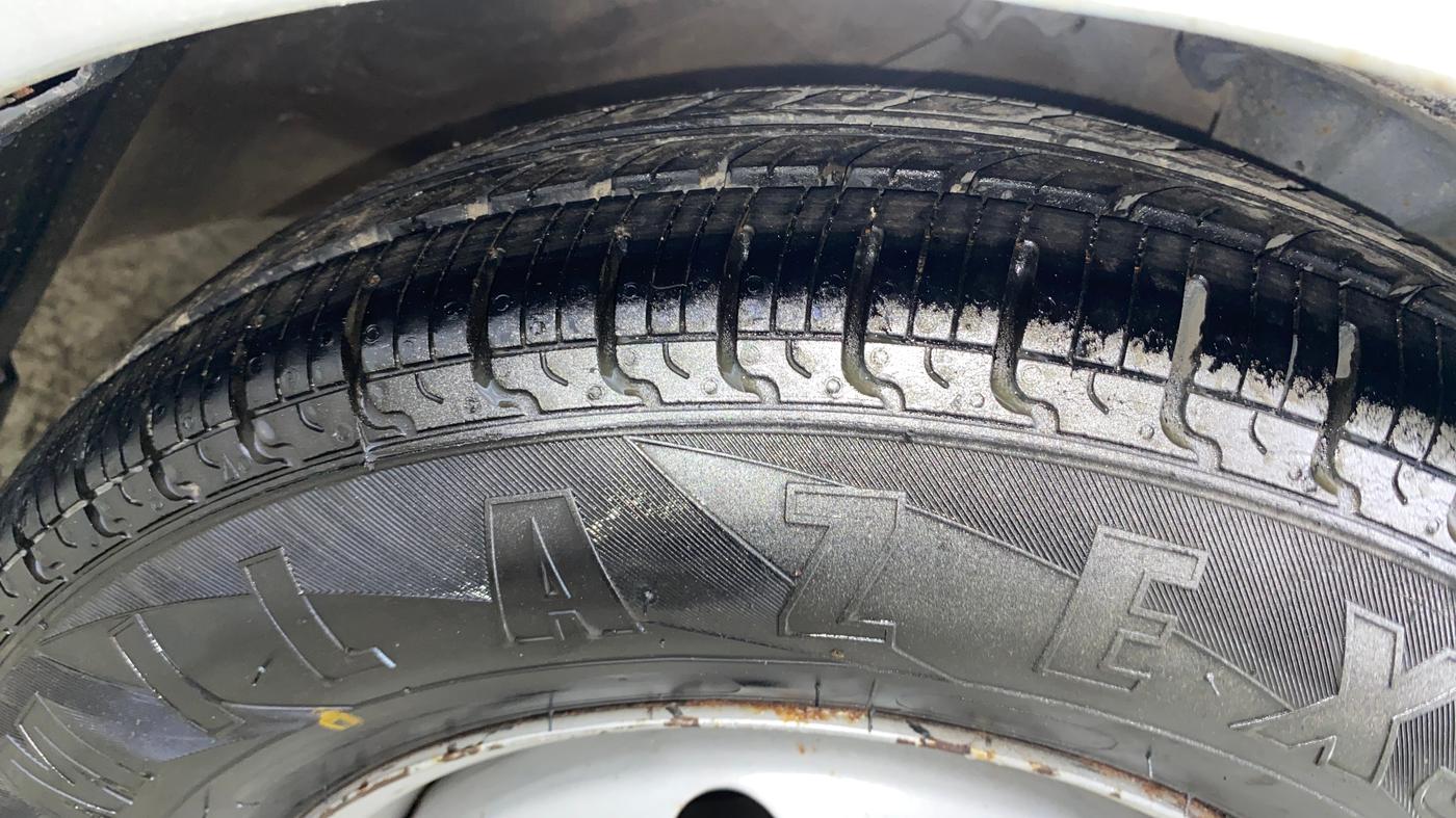2016 Hyundai i10 D LITE 1.1, CNG, Manual, 86,331 km, Right Front Tyre Tread