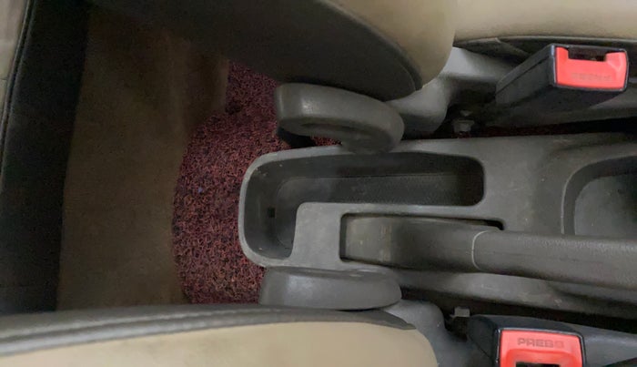 2016 Hyundai i10 D LITE 1.1, CNG, Manual, 85,948 km, Driver Side Adjustment Panel