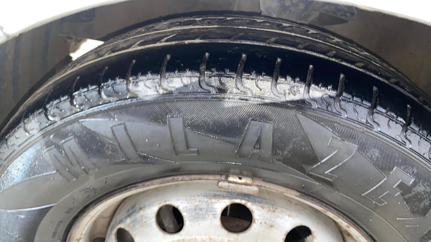2016 Hyundai i10 D LITE 1.1, CNG, Manual, 86,331 km, Left Front Tyre Tread