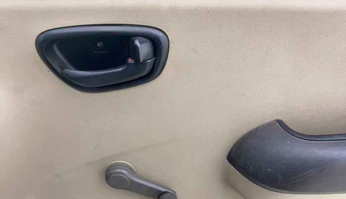 2016 Hyundai i10 D LITE 1.1, CNG, Manual, 85,948 km, Driver Side Door Panels Control