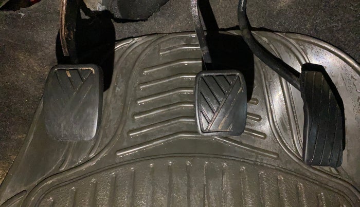 2016 Maruti Wagon R 1.0 LXI, CNG, Manual, 62,676 km, Pedals