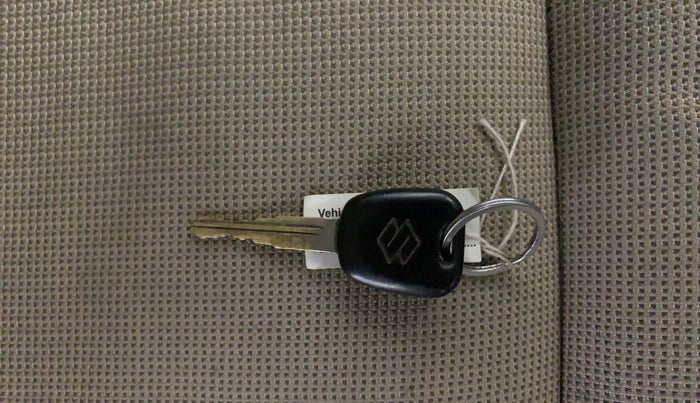 2016 Maruti Wagon R 1.0 LXI, CNG, Manual, 62,676 km, Key Close Up