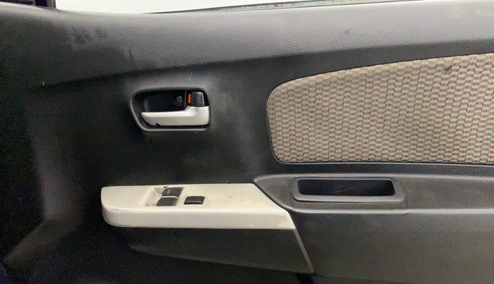 2016 Maruti Wagon R 1.0 LXI, CNG, Manual, 62,676 km, Driver Side Door Panels Control