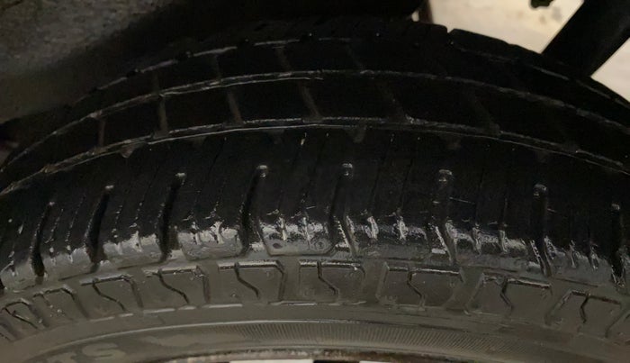 2016 Maruti Wagon R 1.0 LXI, CNG, Manual, 62,676 km, Left Rear Tyre Tread