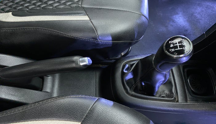 2015 Maruti Swift ZXI D, Petrol, Manual, 33,128 km, Gear Lever