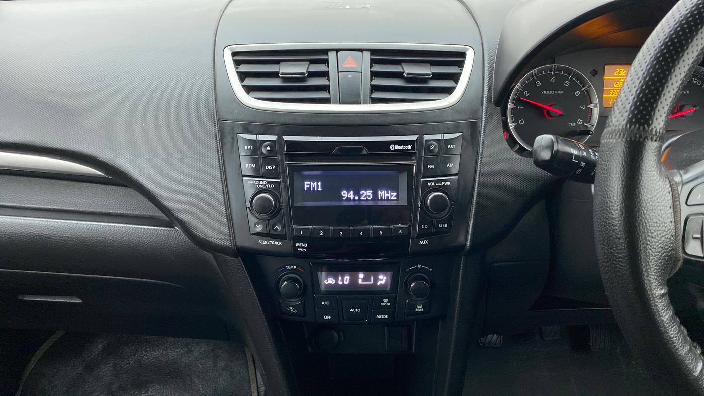 2015 Maruti Swift ZXI D, Petrol, Manual, 33,128 km, Air Conditioner