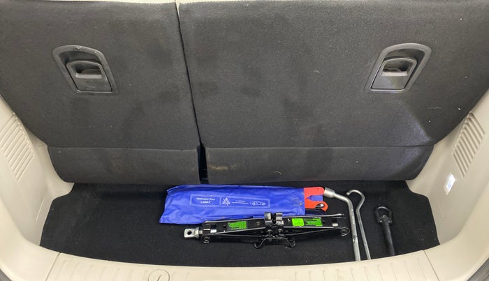 2021 Mahindra MARAZZO M 6 + 8 STR, Diesel, Manual, 9,585 km, Boot Inside