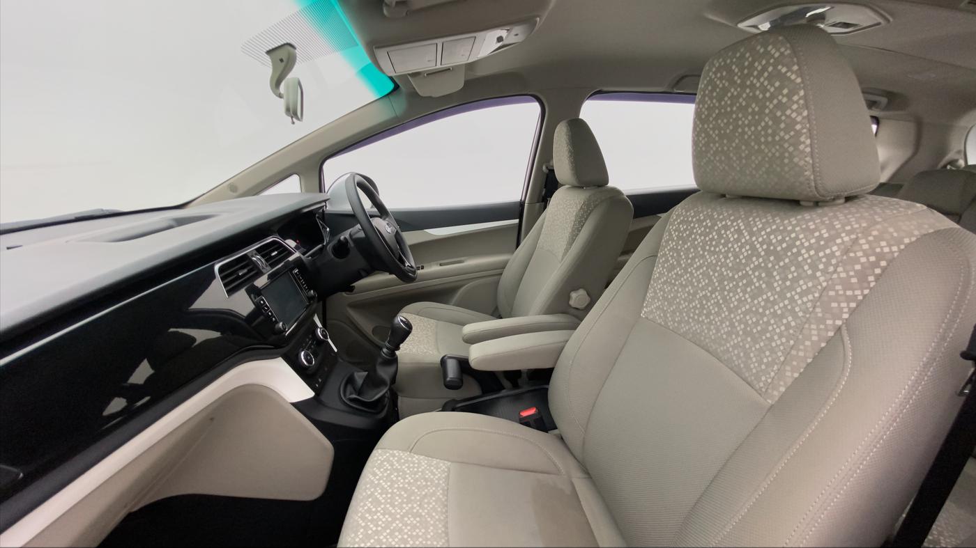 2021 Mahindra MARAZZO M 6 + 8 STR, Diesel, Manual, 9,585 km, Right Side Front Door Cabin