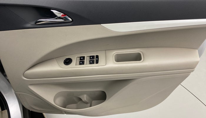 2021 Mahindra MARAZZO M 6 + 8 STR, Diesel, Manual, 9,585 km, Driver Side Door Panels Control