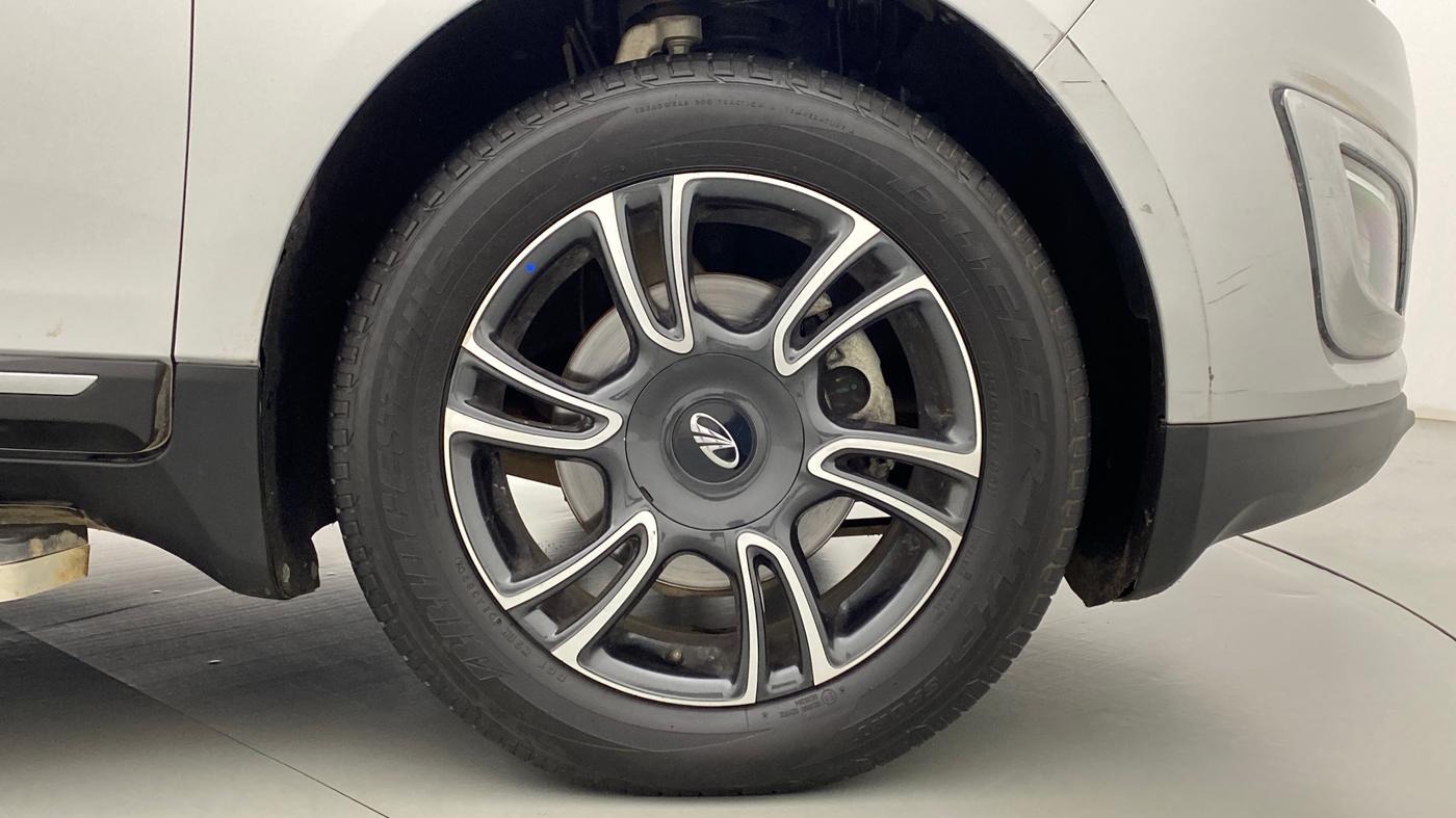 2021 Mahindra MARAZZO M 6 + 8 STR, Diesel, Manual, 9,585 km, Right Front Wheel