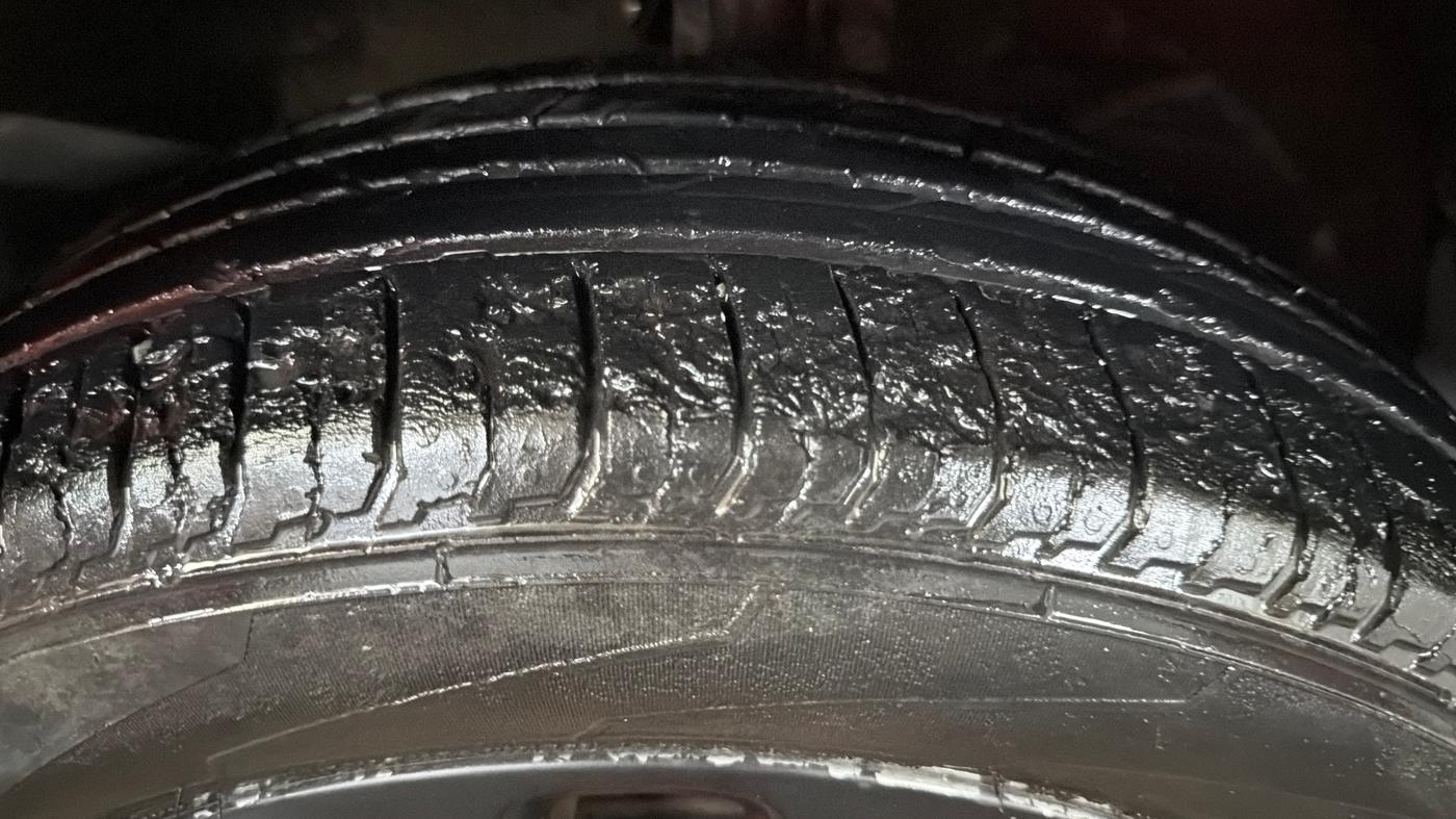 2016 Maruti Baleno ZETA CVT PETROL 1.2, Petrol, Automatic, 65,858 km, Right Front Tyre Tread