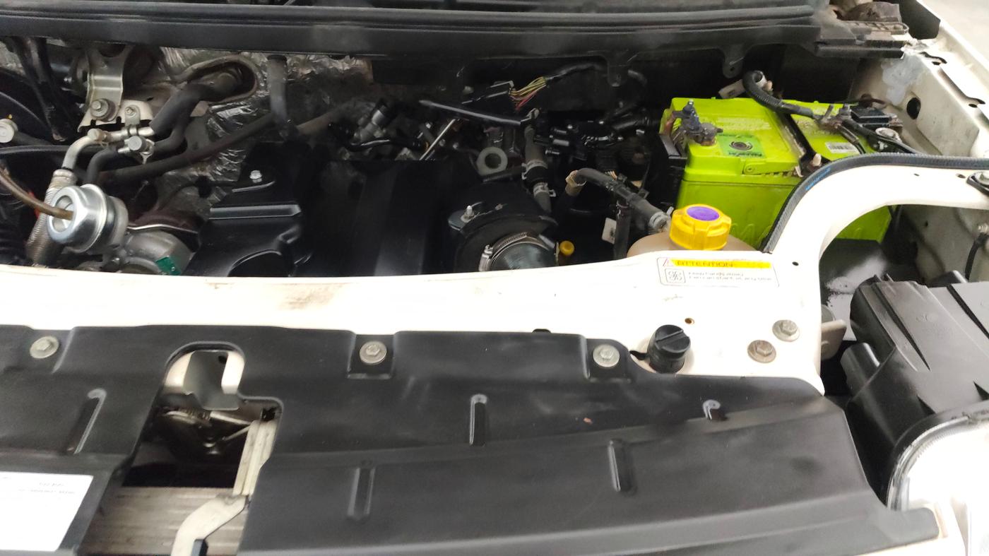2016 Mahindra TUV300 T8, Diesel, Manual, 1,12,896 km, Engine View - Left