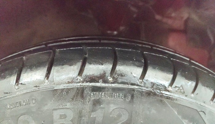 2015 Hyundai Eon ERA +, Petrol, Manual, 81,848 km, Right Front Tyre Tread