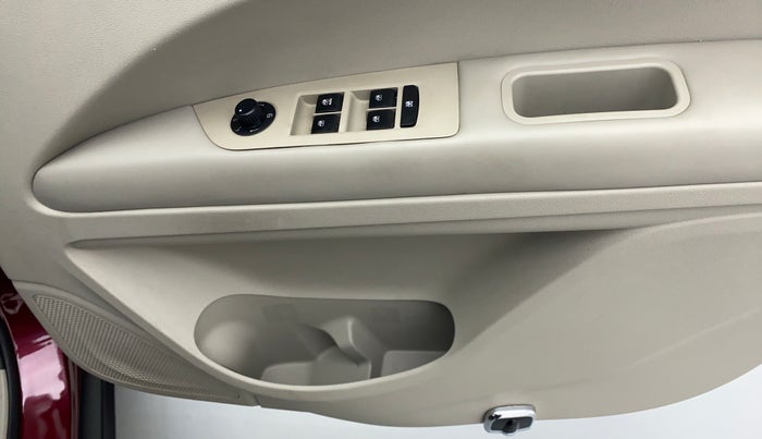 2018 Mahindra MARAZZO M8 7 STR, Diesel, Manual, Driver Side Door Panels Control