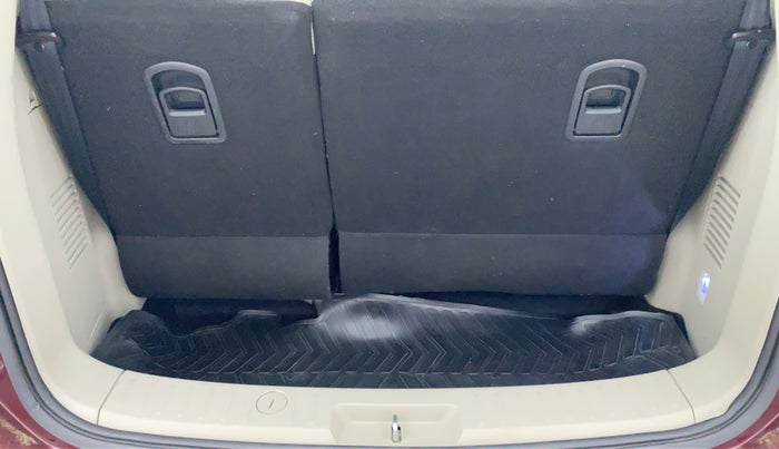 2018 Mahindra MARAZZO M8 7 STR, Diesel, Manual, Boot Inside